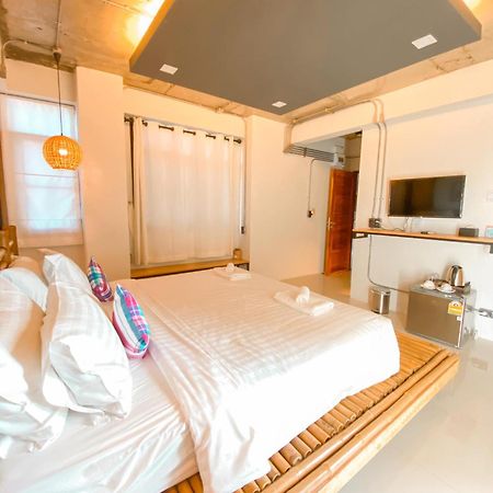Hotel Luck Esan Loft à Ubon Ratchathani Extérieur photo