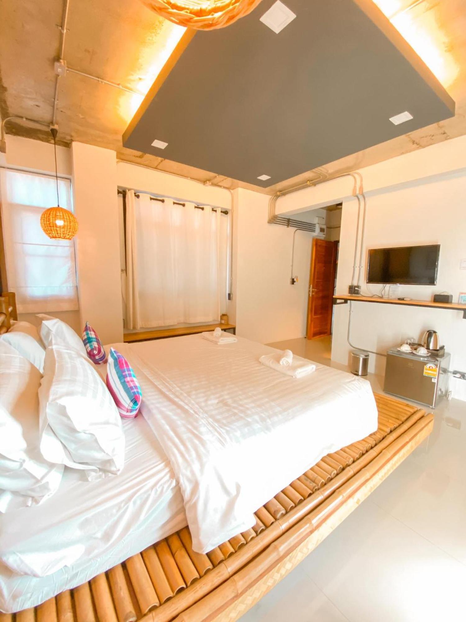 Hotel Luck Esan Loft à Ubon Ratchathani Extérieur photo